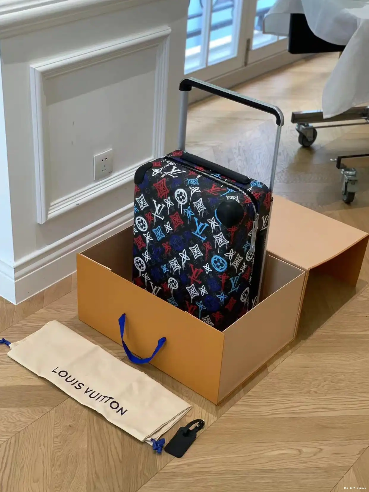 CABIN 37L SUITCASE 55 CUSTOM HORIZON GRAFFITI 0707